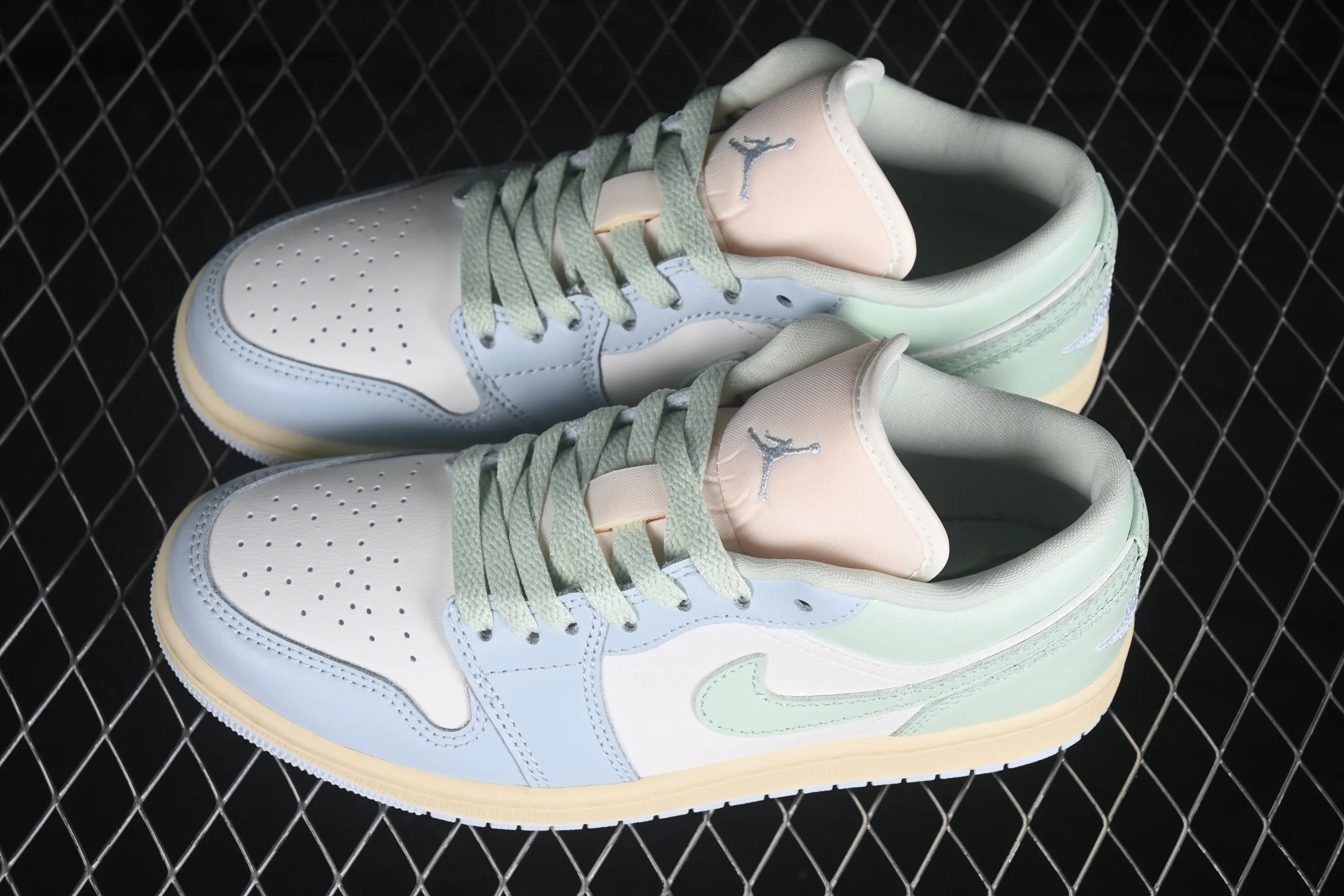 All categories Air Jordan Jordan series basketball shoes Air Jordan 1 Low G version pure original Air Jordan 1 Low AJ1 Joe 1 light blue color matching low-top cultural casual sneakers DC0774-108